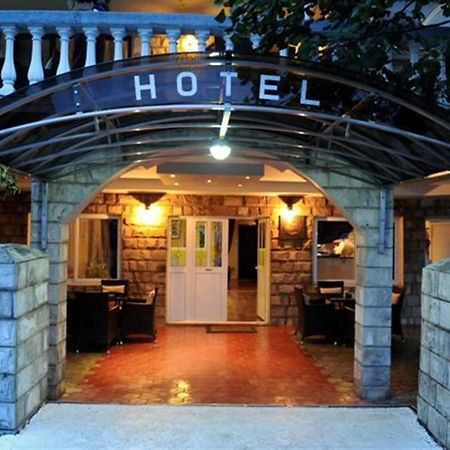 Hotel Evropa Podgorica Bagian luar foto