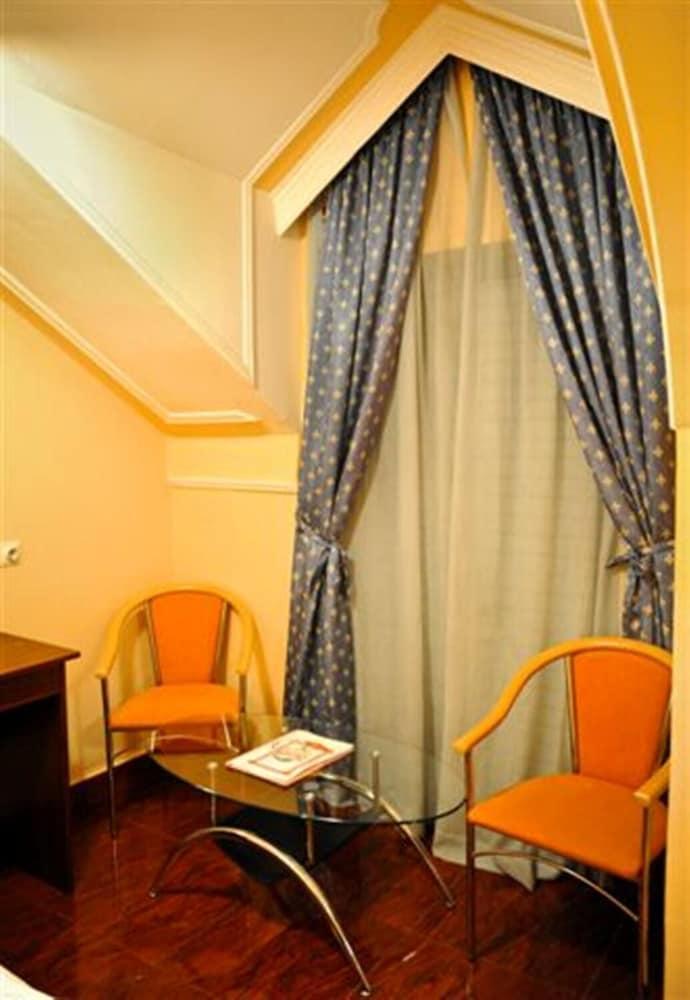 Hotel Evropa Podgorica Bagian luar foto
