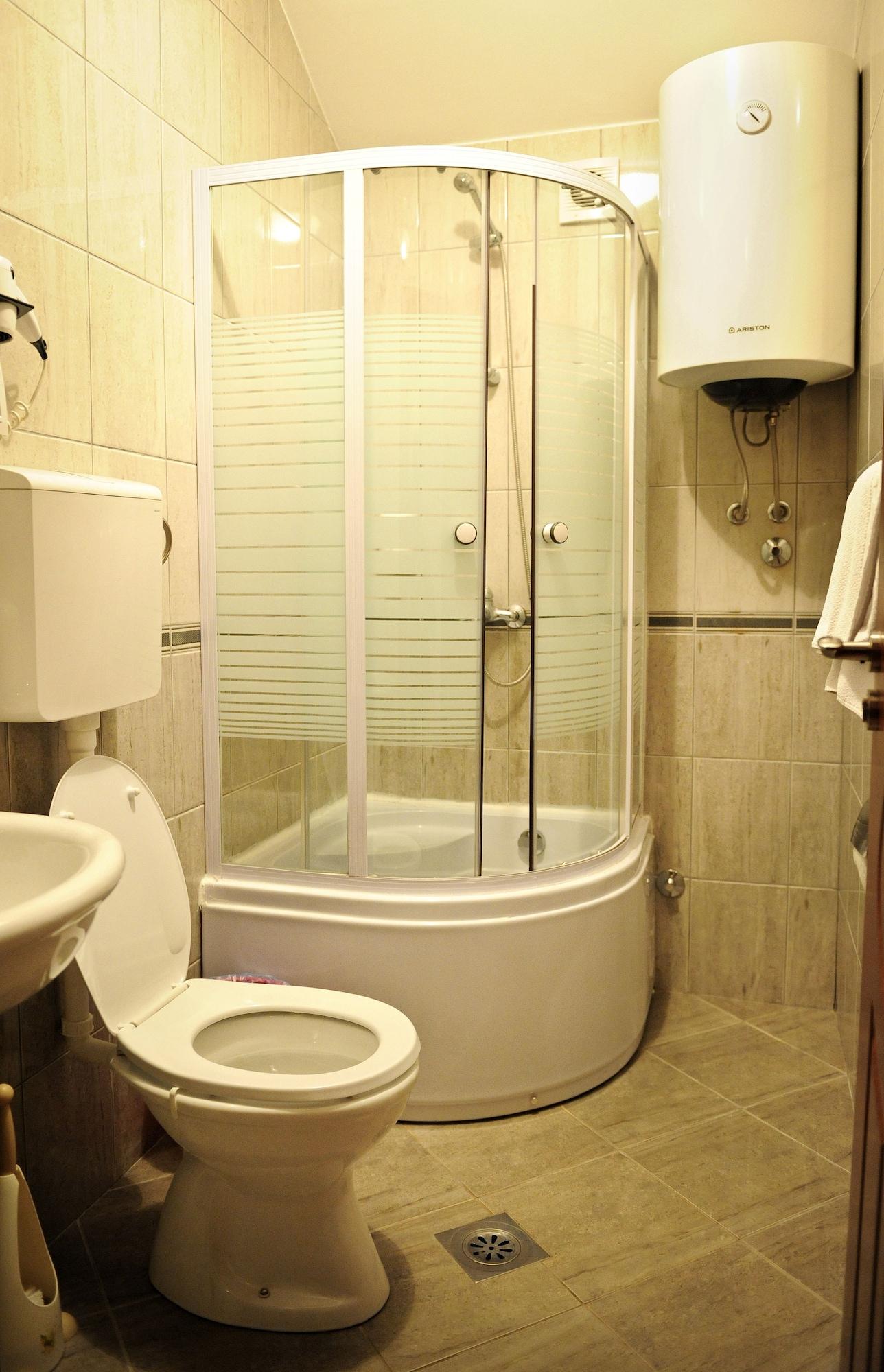Hotel Evropa Podgorica Bagian luar foto