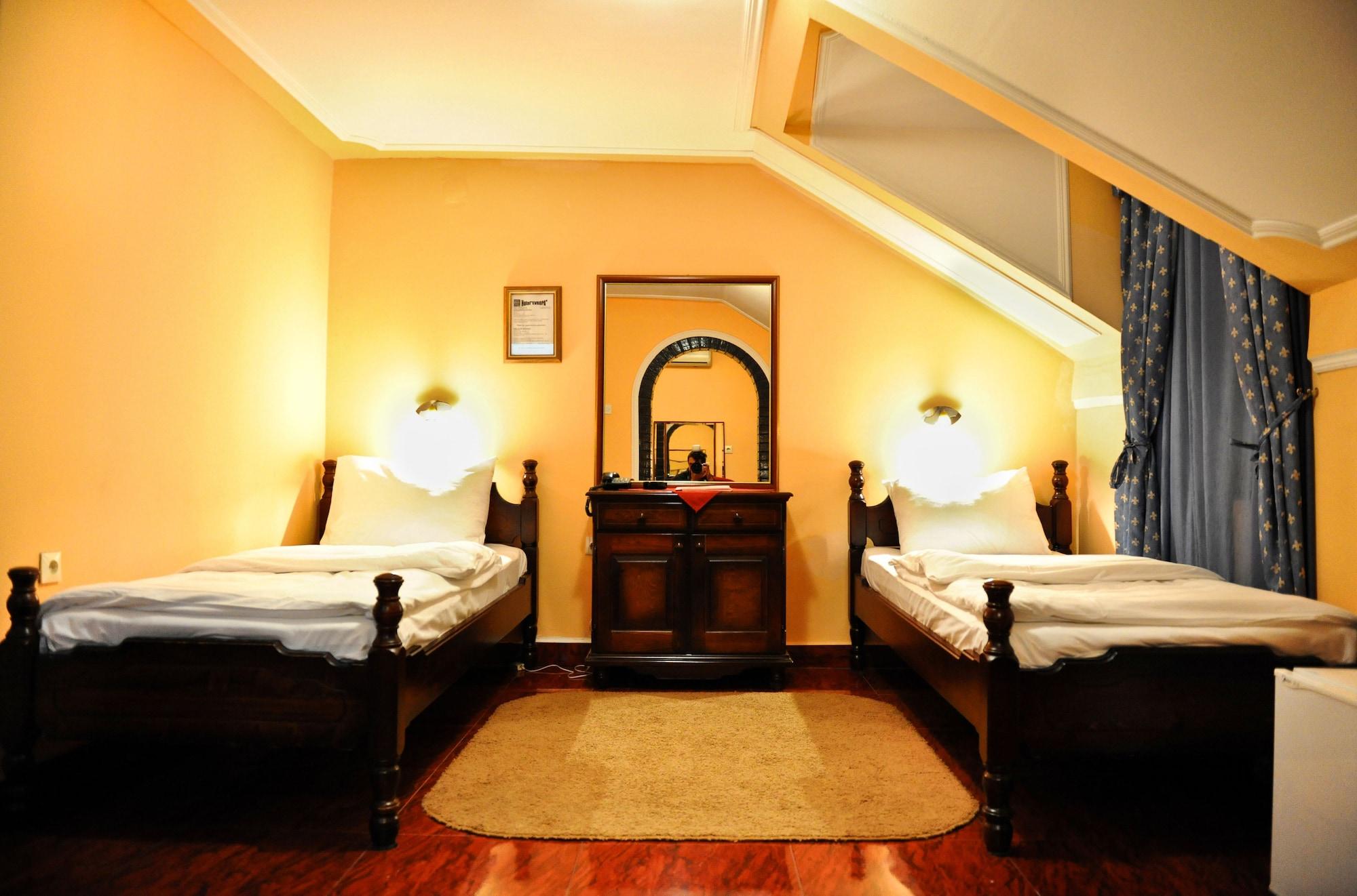 Hotel Evropa Podgorica Bagian luar foto