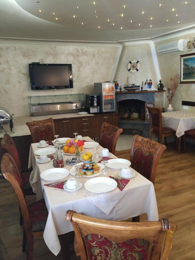 Hotel Evropa Podgorica Bagian luar foto