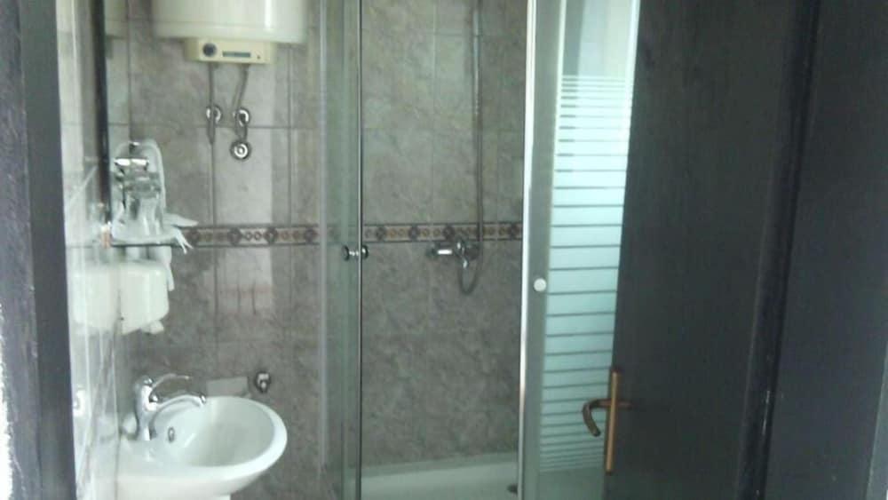 Hotel Evropa Podgorica Bagian luar foto
