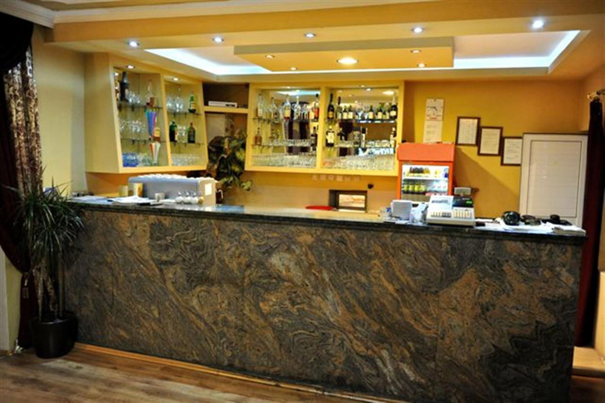 Hotel Evropa Podgorica Bagian luar foto