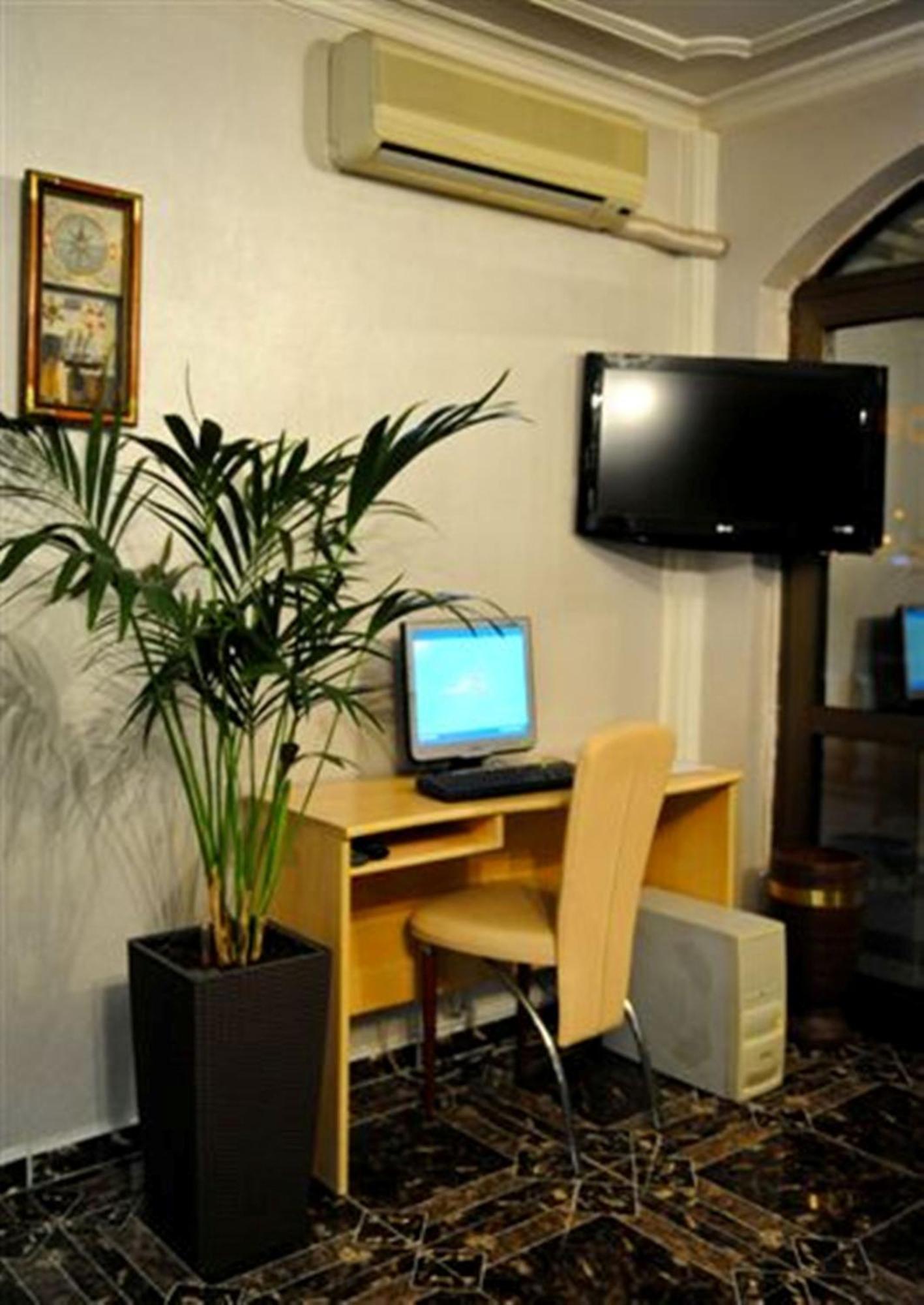 Hotel Evropa Podgorica Bagian luar foto