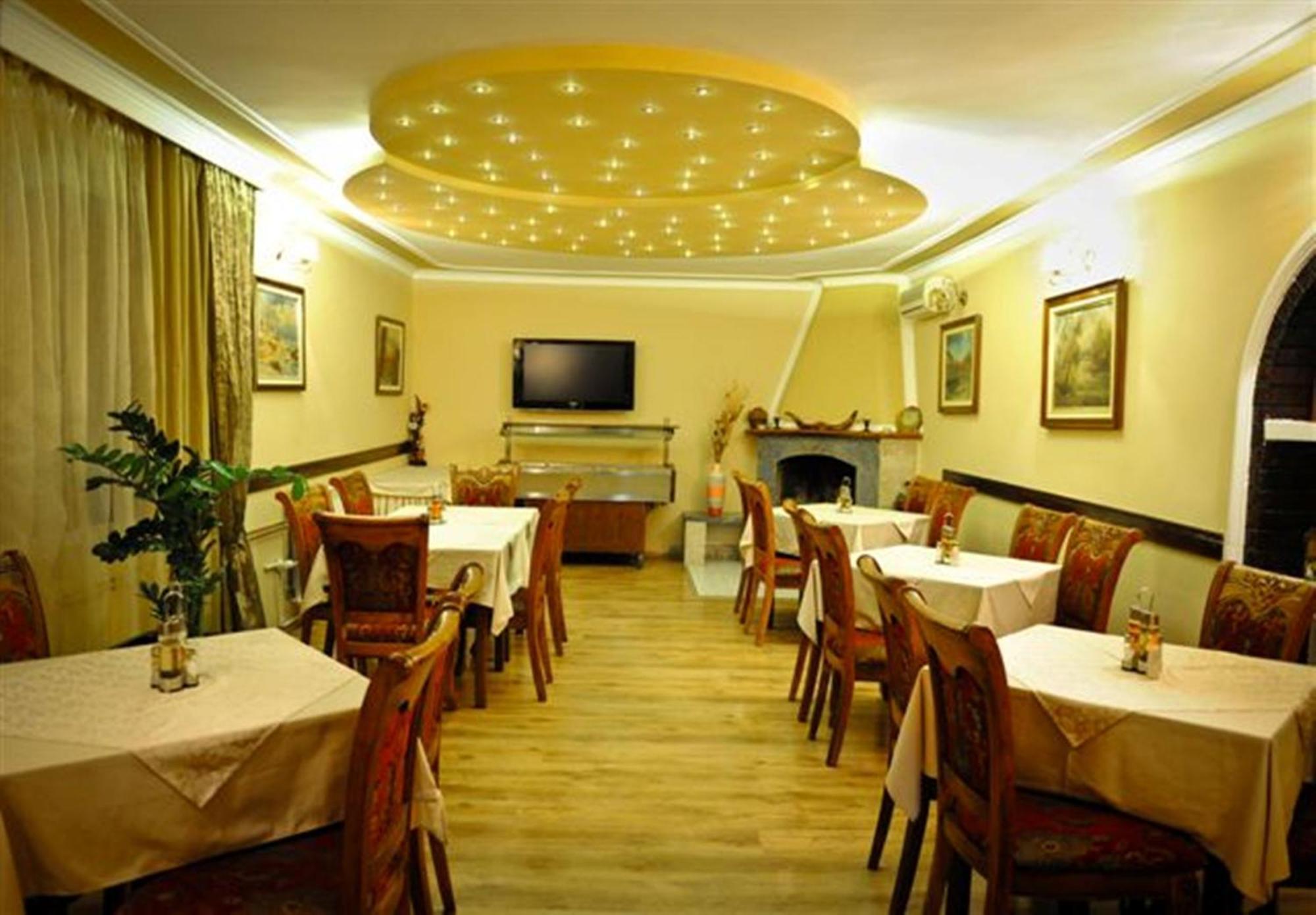 Hotel Evropa Podgorica Bagian luar foto