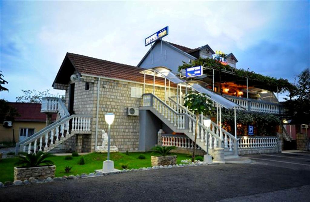 Hotel Evropa Podgorica Bagian luar foto