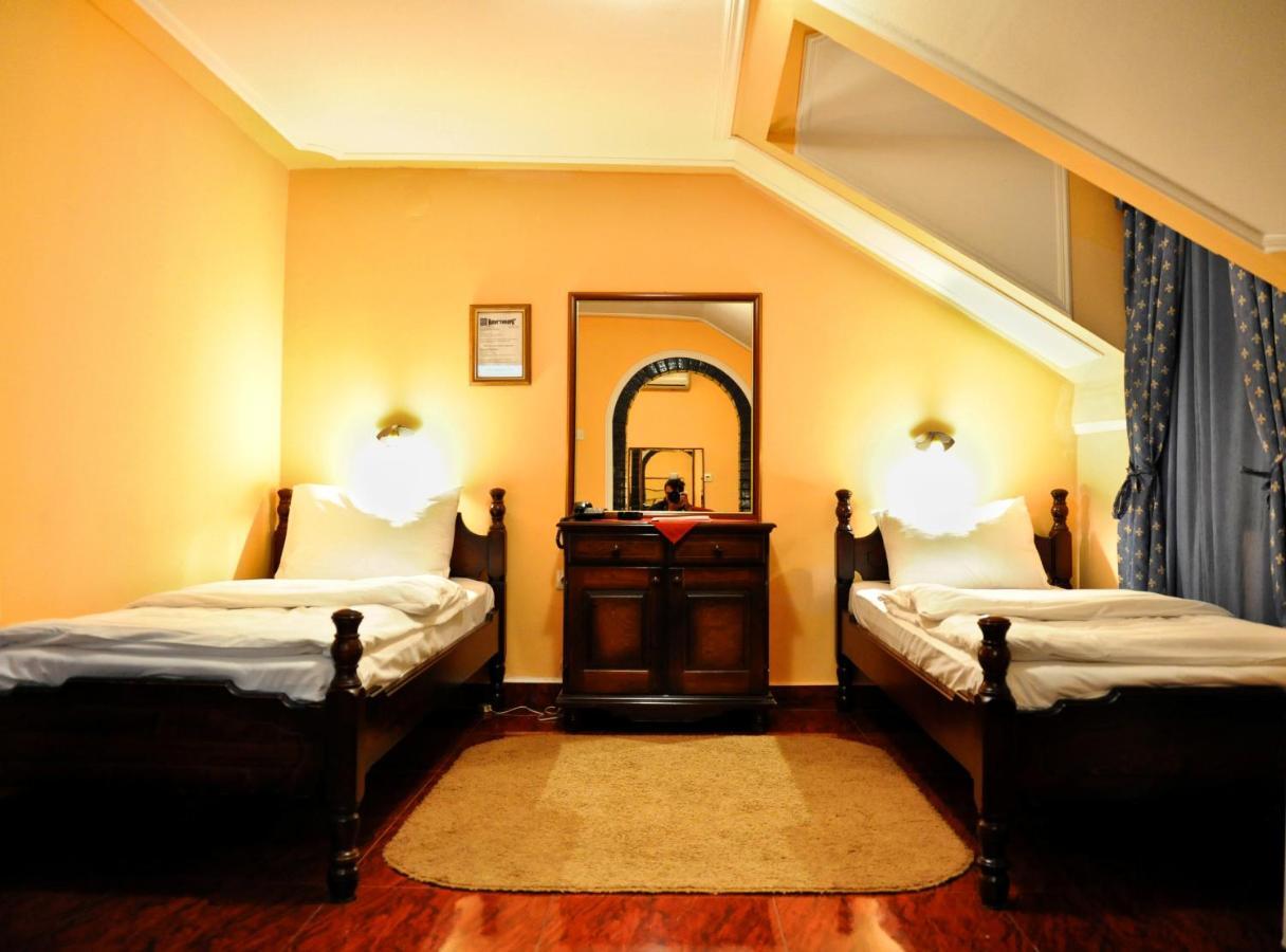 Hotel Evropa Podgorica Bagian luar foto